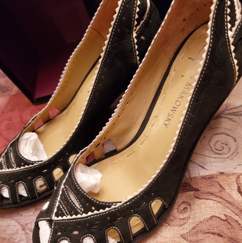 B Makowsky shoes
